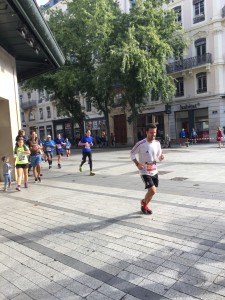 Dodging the Lyon marathon runners to get to our taxi