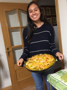 Katherine presents the Paella